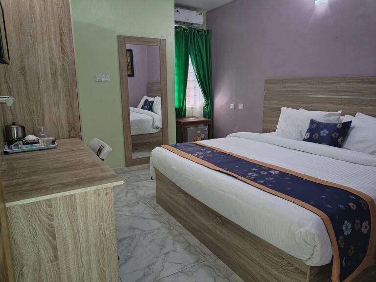 Deluxe Room (7)