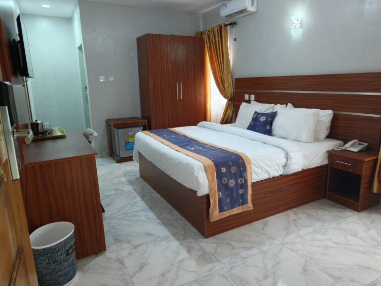 Royal Room (11)